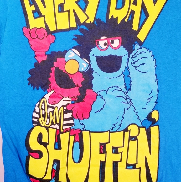 Sesame Street Everyday I'm Shuffling tshirt. Small - Picture 4 of 8